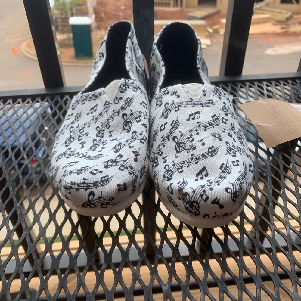NWT Music Note Toms